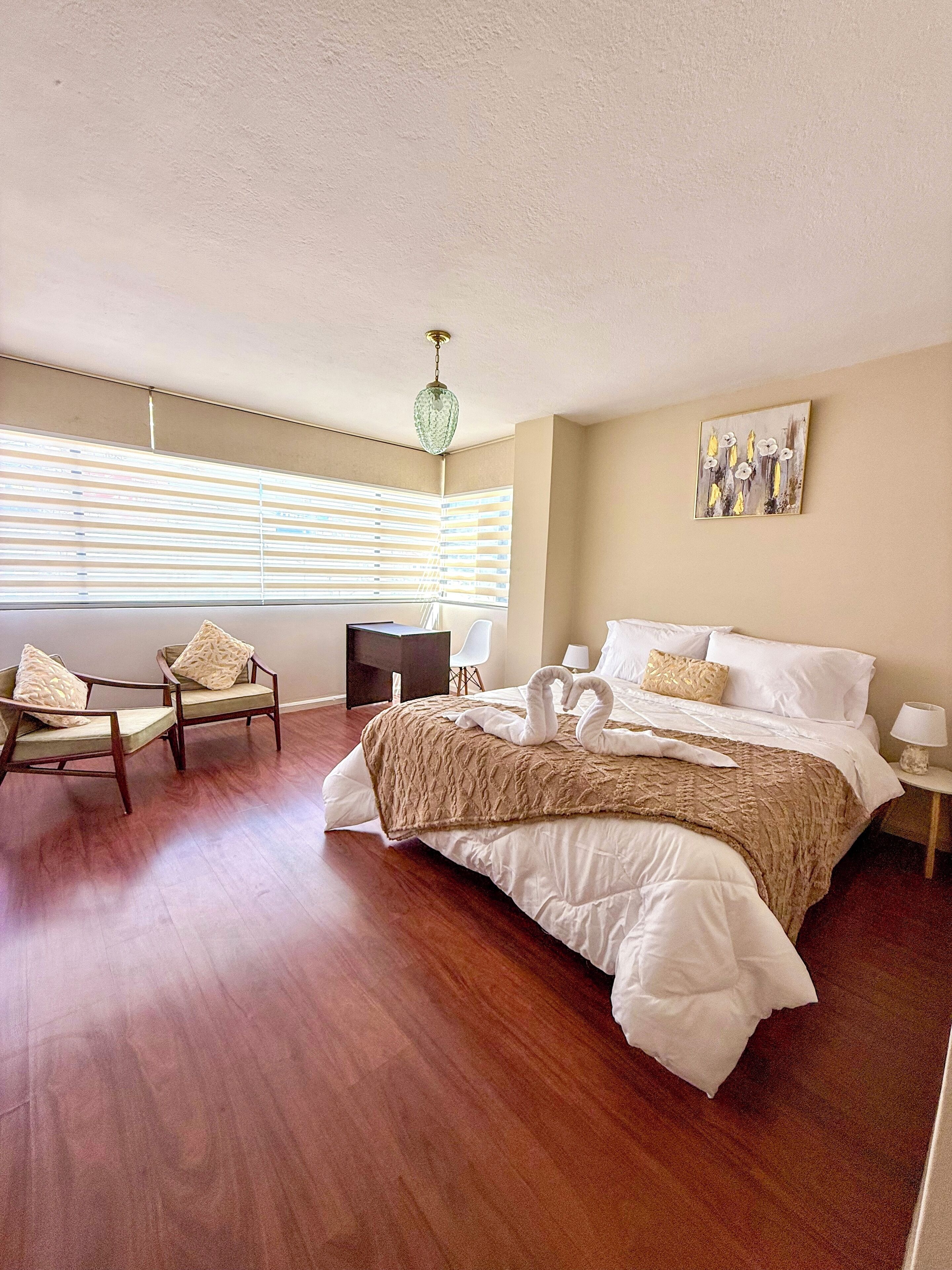 3 habitaciones, escritorio, tabla de planchar con plancha y wifi gratis 