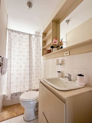 Shower, towels, soap, shampoo