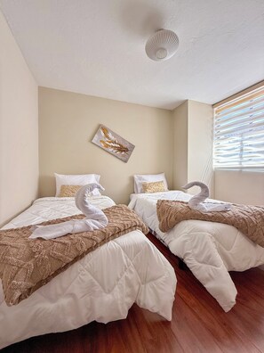 3 bedrooms, desk, iron/ironing board, free WiFi