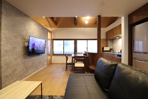 Living area - Shinsaibashi area*2-story building completely rented out*3 min. from Nagahoribashi station and 6 min. from Shinsaibashi station*Complete with Wi-Fi*Great for a tourist base*. (大阪市)