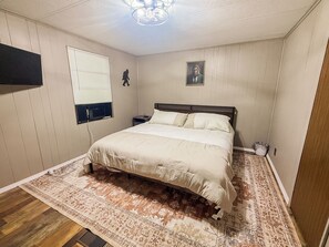 4 bedrooms, WiFi, bed sheets