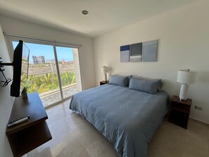 3 bedrooms, WiFi, bed sheets - Spacious 3BR Marina Condo with Pool (Mazatlan)