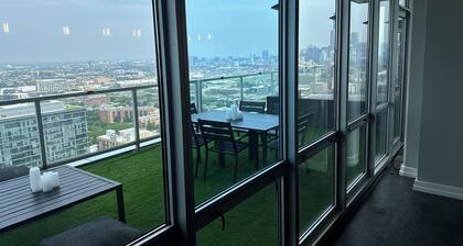 Penthouse Oasis With Wrap-Around Balcony & Stunning Views