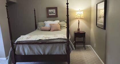 Charming and spacious 4-bedroom farmhouse with AC, WiFi in serene Burnsville