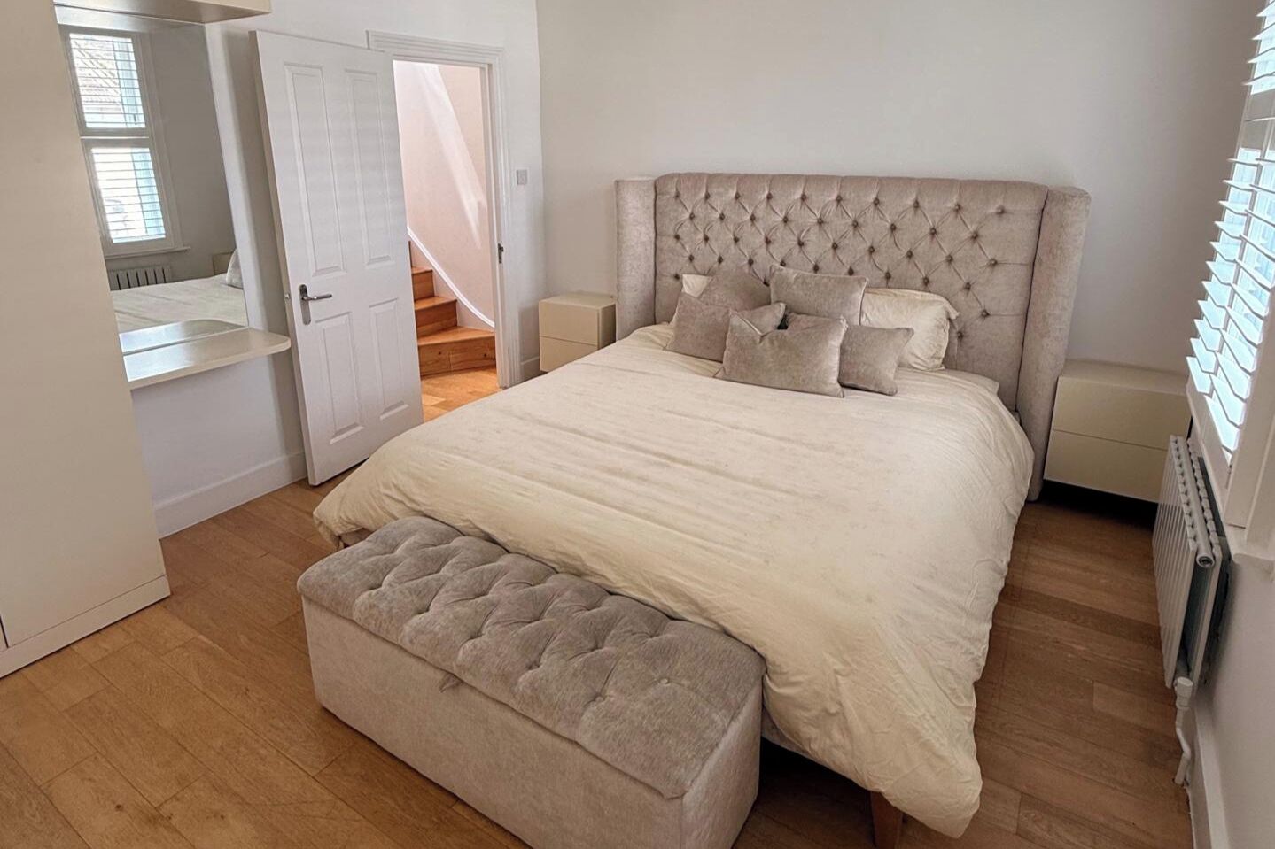 4 bedrooms, iron/ironing board, WiFi, bed sheets