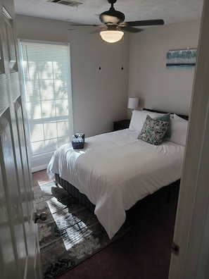 3 bedrooms, iron/ironing board, WiFi, bed sheets