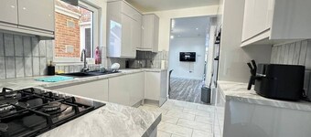 Southsea 4-Bed Seaside Retreat- Sleeps 11 & Garden