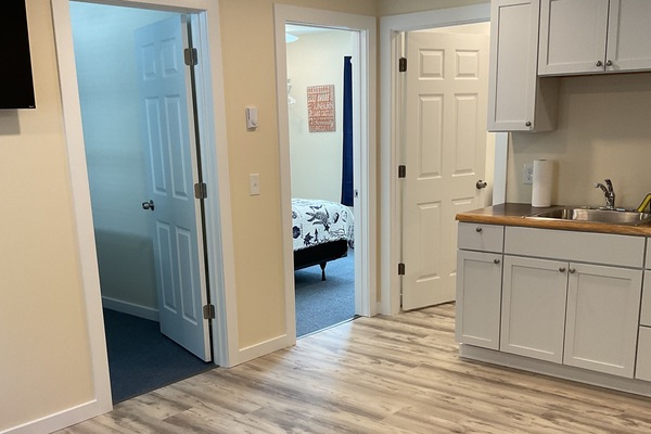 2 bedrooms, travel crib, WiFi (free), bed sheets