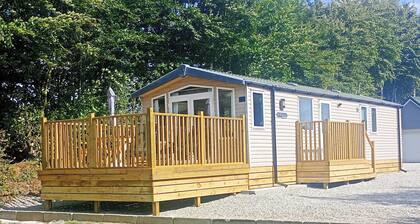 Cholwell 3-Bed Lodge - Sleeps 6 - Pet Friendly