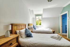 5 chambres, fer et planche à repasser, Wi-Fi, draps fournis