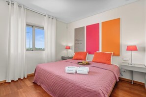 3 slaapkamers, een strijkplank/strijkijzer, gratis wifi, beddengoed