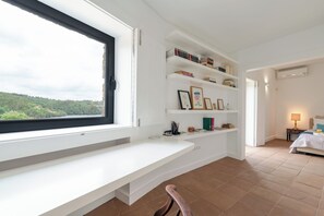 2 bedrooms, desk, free WiFi, bed sheets