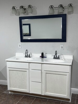 淋浴設備、按摩浴缸、風筒、提供毛巾