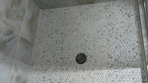 A shower with a pebble-patterned floor and a drain in the center. - Spacious 5-bedroom house with AC, WiFi in awesome Houston (Houston)