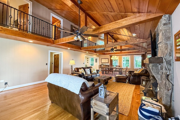 Smart TV, lareira, escritórios