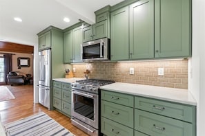 Refrigerador, microondas, horno, placa de cocina