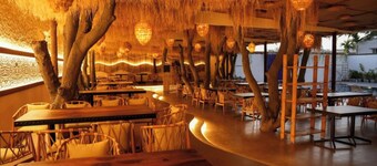 โรงแรม เมนากา อินน์ ธารวาด