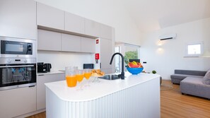 Kühlschrank, Mikrowelle, Ofen, Geschirrspüler