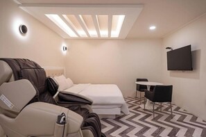 ロイヤル ダブルルーム | 高級寝具、羽毛の掛け布団、客室ごとに異なる装飾、デスク