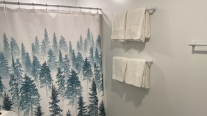 Hårføner, håndklær, såpe og toalettpapir