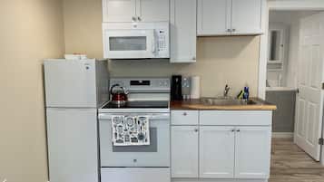 Fridge, microwave, oven, coffee/tea maker