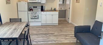 Charming 2 BR 1Bath w/Full Kitchen apartment with AC, WiFi Ellsworth