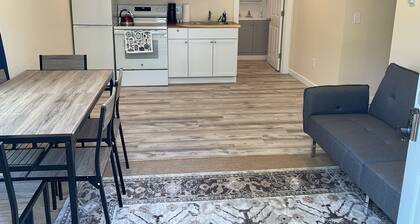 Charming 2 BR 1Bath w/Full Kitchen apartment with AC, WiFi Ellsworth
