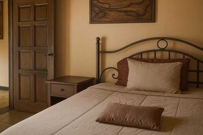 6 bedrooms, iron/ironing board, WiFi, bed sheets