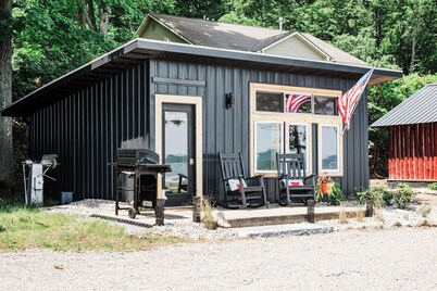 Modern Twin Cabin on Lake Charlevoix, Boat Rentals