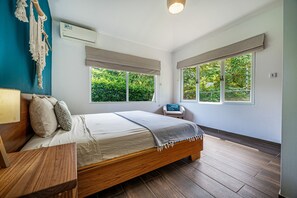 2 bedrooms, iron/ironing board, internet, bed sheets