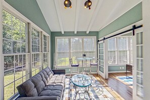 TV, caminetto, tavolo da ping pong