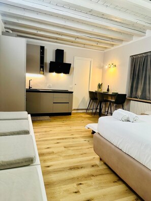 1 chambre, fer et planche à repasser, Wi-Fi gratuit, draps fournis