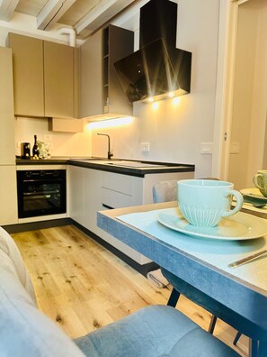 Réfrigérateur, four, plaque de cuisson, lave-vaisselle