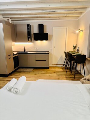 1 camera, ferro/asse da stiro, Wi-Fi gratuito, lenzuola