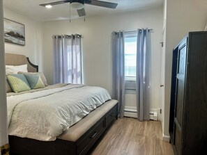 3 bedrooms, desk, iron/ironing board, WiFi