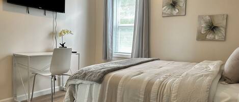 3 bedrooms, desk, iron/ironing board, WiFi