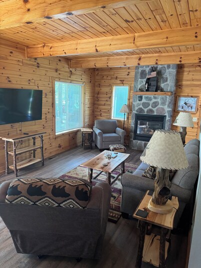 Golf Course Chalet Sleeps 10 Near Lakes 4-Season Northern MI