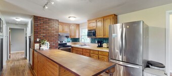 Charming 4BR Getaway With Central A/C, Full Kitchen and Pet-Friendly