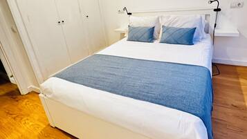 1 habitación, tabla de planchar con plancha, wifi gratis y ropa de cama