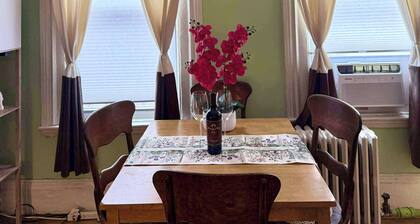 Beacon Hill Studio with Full Kitchen, Close to MGH, Train, Boston Common
