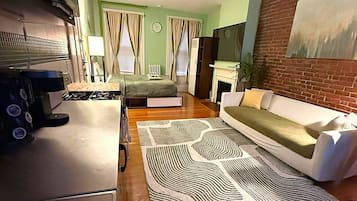 1 habitación, tabla de planchar con plancha, wifi y ropa de cama