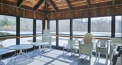 Mountainside condo w/ pool & rec room; walk to lifts & town