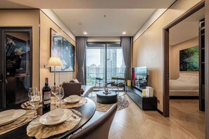 Ropa de cama hipoalergénica, minibar y decoración personalizada