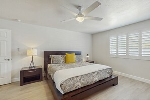 3 quartos, ferros/tábuas de passar roupa, acesso à internet