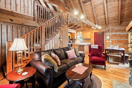TV, fireplace. Romantic Cabin Getaway - King Bed - Fast Wi-Fi - Pet-Friendly