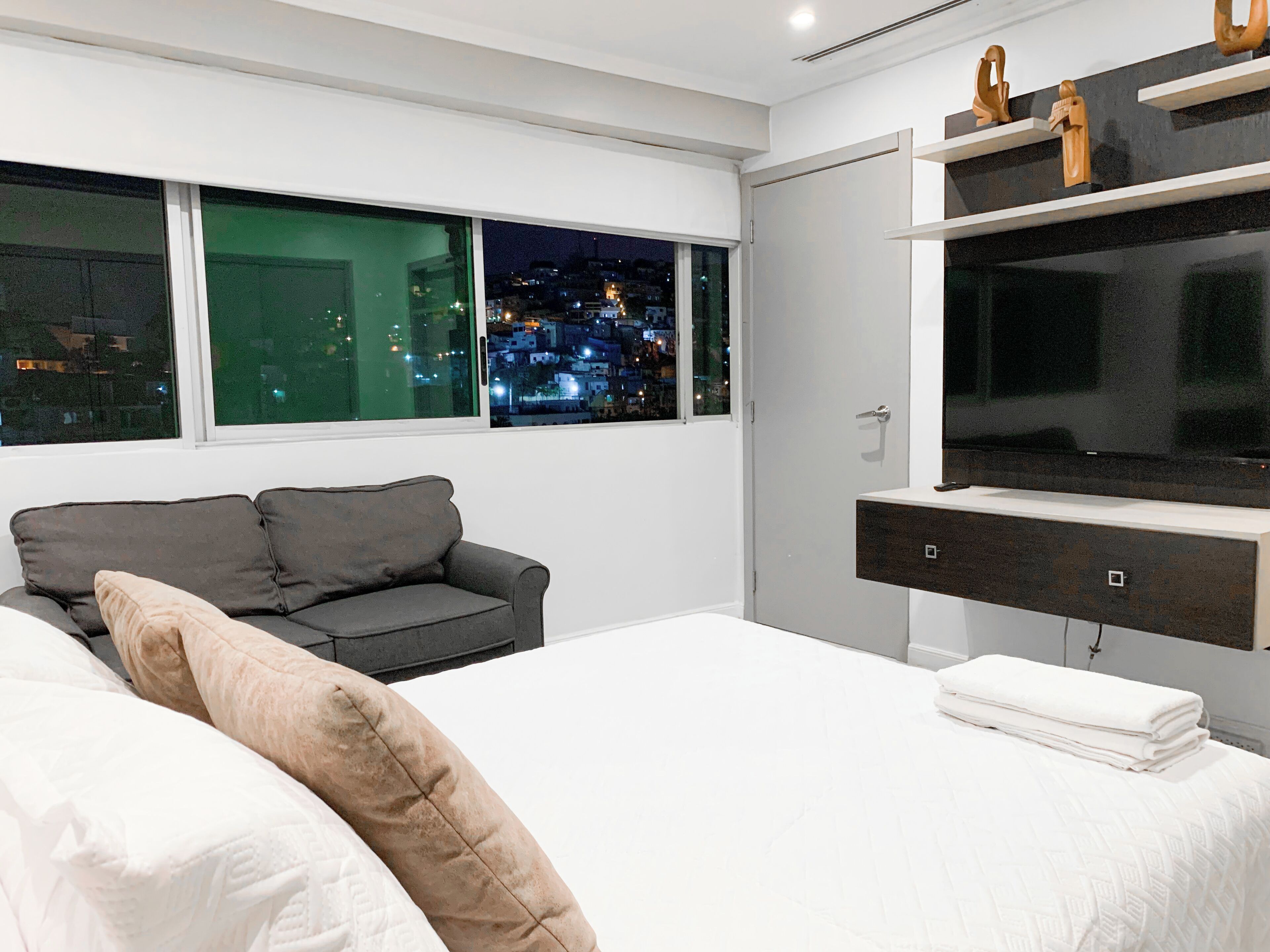 1 多间卧室、熨斗/熨衣板、WiFi、床单