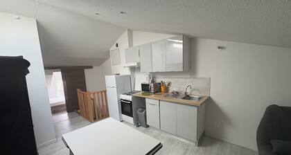 Appartement t2 mansardé au centre de Tallard