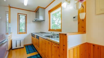 Fridge, microwave, stovetop, cookware/dishes/utensils