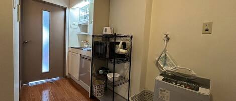 Microwave, stovetop, cookware/dishes/utensils