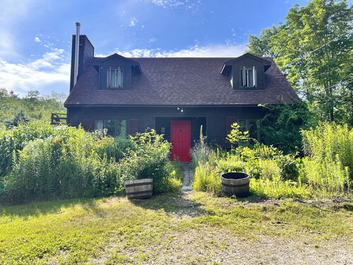 Peaceful 3-bedroom cottage in the woods in Brandon